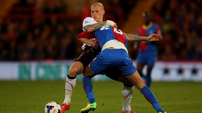 مارتین اسکِرِتل - مارتین اسکِرِتل|تلاش اسکرتل برای گرفتن مالکیت توپ از مارون چاماخ