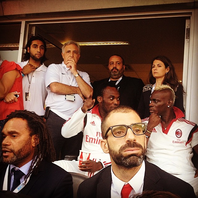 بالوتلی - مایکل اِسین|حضور بالوتلی و اسین بین هواداران.