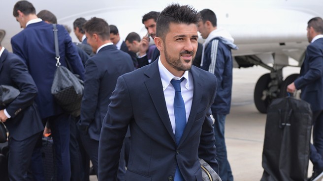 داوید ویا|داوید ویا از باشگاه اتلتیکو ماردید همراه با سایر هم تیمی ها برای دیدار در فینال لیگ قهرمانان اروپا برابر رئال مادرید، در فرودگاه شهر لیسبون از هواپیما پیاده می شود.