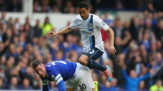 گایل کلیچی - راس بارکلی|تلاشهای کلیچی برای حمله به سمت دروازه اورتون.