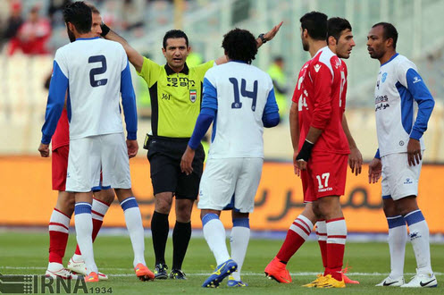 تذکر داور به بازیکنان|پرسپولیس تهران 2 - 2 گسترش فولاد تبریز / لیگ برتر
