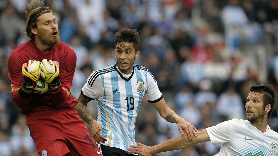 وید بلج - ریکی آلوارز|توپی که توسط دروازه بان اسلوونی جمع شد.