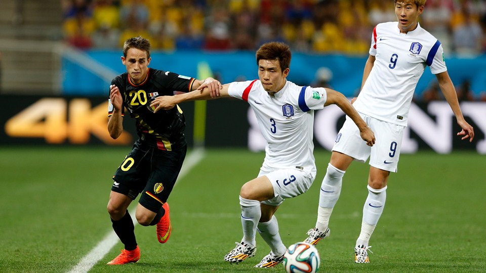 عدنان جانیوزاج|تقابل عدنان جانیوزاج ، بازیکن تیم ملی بلژیک با سوک - یونگ بازیکن کره.