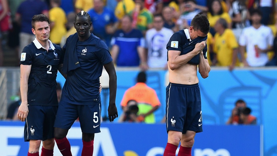 متیو دبوشی - ممدو ساخو - كوشيلنی|حسرت بازیکنان فرانسه بعد از واگذار کردن بازی و حذف از جام جهانی.