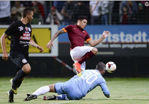 برخورد دو بازیکن در میانه میدان|آ اس رم 4-1 وینر /  دیدار دوستانه