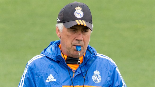 نشست مطبوعاتی سرمربی رئال پیش از فینال لیگ قهرمانان اروپا|کارلو آنجلوتی، بر جلسه تمرینی بازیکنان رئال مادرید پیش از دیدار فینال لیگ قهرمانان اروپا نظارت می کند.