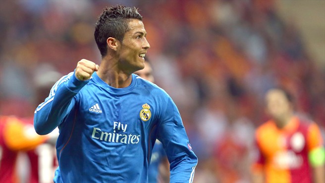 کریستیانو رونالدو|شادمانی در چهره ی کریس رونالدو پس از به ثمر رساندن گل دوم خود و تیمش در بازی برابر گالاتاسرای در مرحله ی گروهی لیگ قهرمانان اروپا موج می زند.