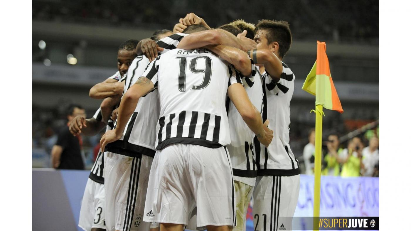 شادی بازیکنان یوونتوس|یوونتوس 2 - 0 لاتزیو / سوپر کاپ ایتالیا