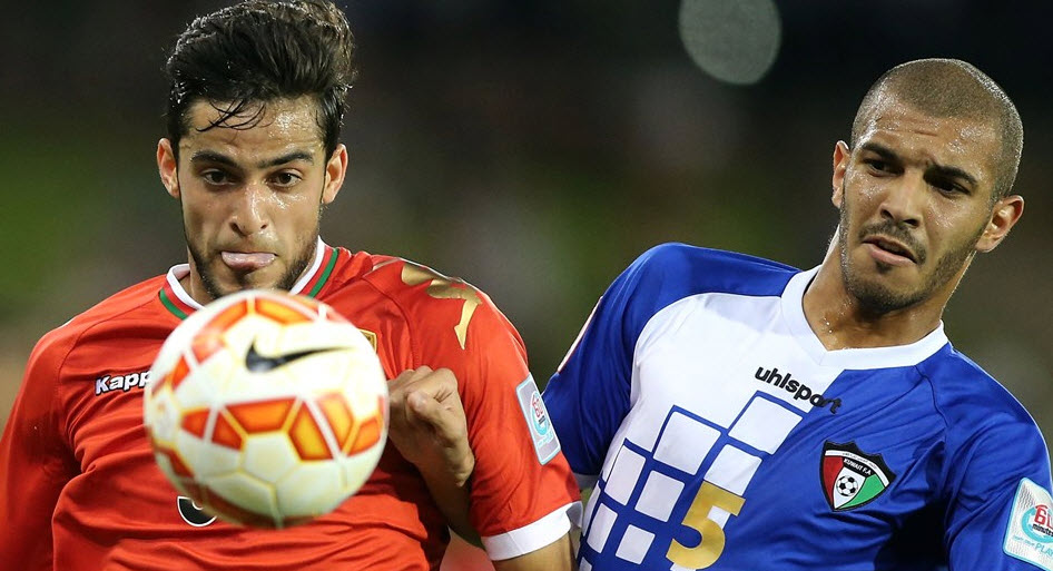 تقابل دو بازیکن بر سر توپ|عمان 1 - 0 کویت / جام ملت های آسیا 2015