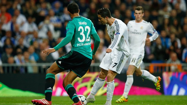 کریستیانو رونالدو|رونالدو رکورد گل های زده ی مسی در یک فصل از لیگ قهرمانان را با گلزنی برابر شالکه می شکند.