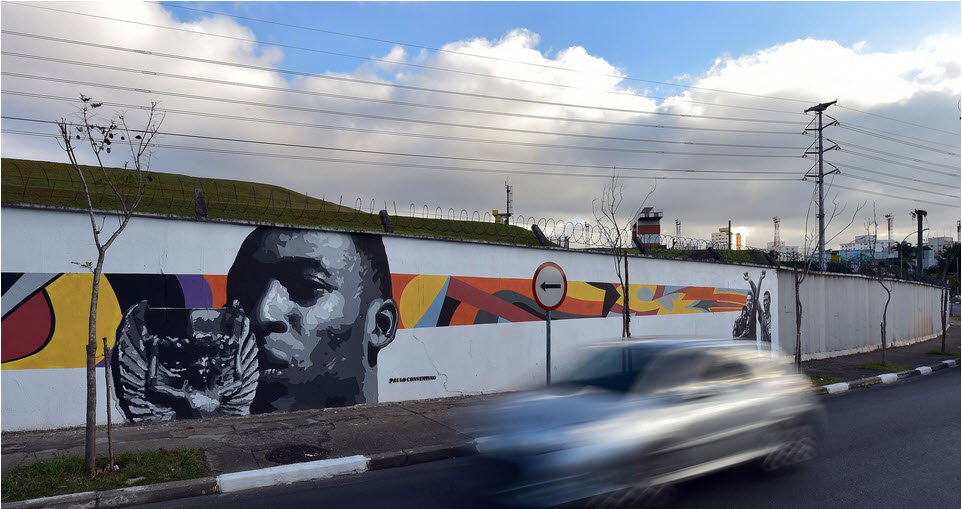 جام جهانی برزیل ۲۰۱۴|دیوارهای فرودگاه شهر سائوپائلو برزیل تم ورزشی به خود گرفت