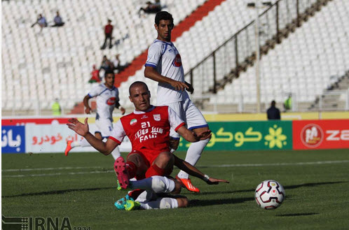 صحنه برخورد بازیکنان دو تیم|تراکتورسازی 1-0 ملوان / لیگ برتر