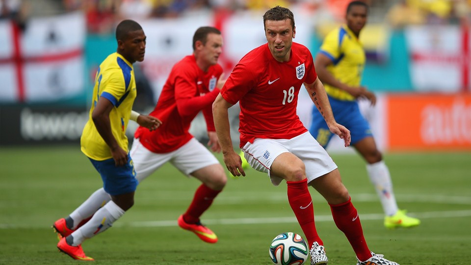 ریکی لمبرت|کنترل توپ و بازی سازی ریکی لمبرت  در بازی با اکوادور.