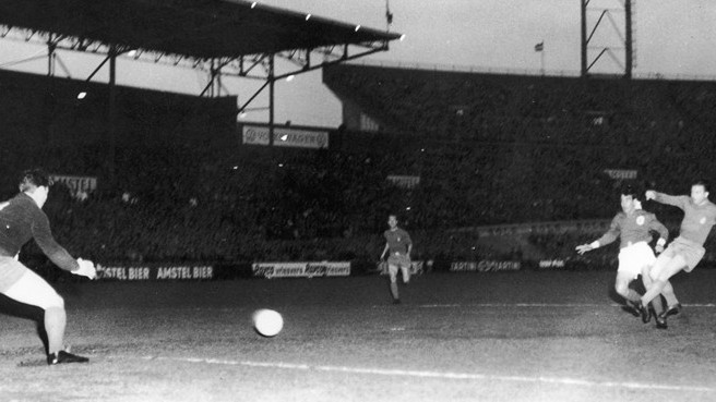 فینال لیگ قهرمانان اروپا 1962|رئال مادرید برای نخستین بار در سال 1962 طعم شکست در فینال را می چشد. بنفیکا 5- رئال 3.