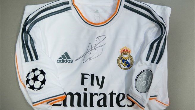 گرت بیل|پیراهن امضا شده ی گرت بیل در باشگاه رئال مادرید.