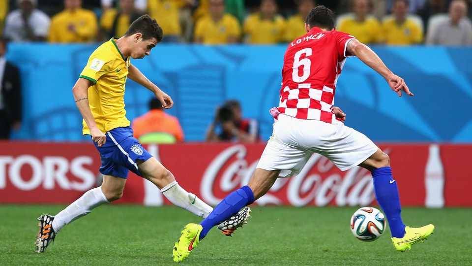 اوسکار - دجان لورن|شوت دیدنی اوسکار که منجر به یکی از گلهای برزیل در دیدار مقابل کرواسی شد .