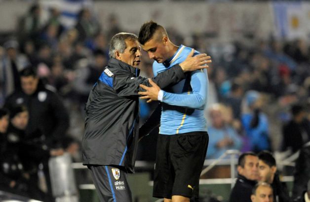 سرمربی اروگوئه|سرمربی اروگوئه بازیکن تیمش را تعویض کرد.