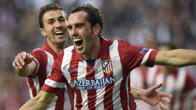 دیگو گودین|هم تیمی های دیگو گودین پس از به ثمر رسیدن گل توسط او به او تبریک می گویند.