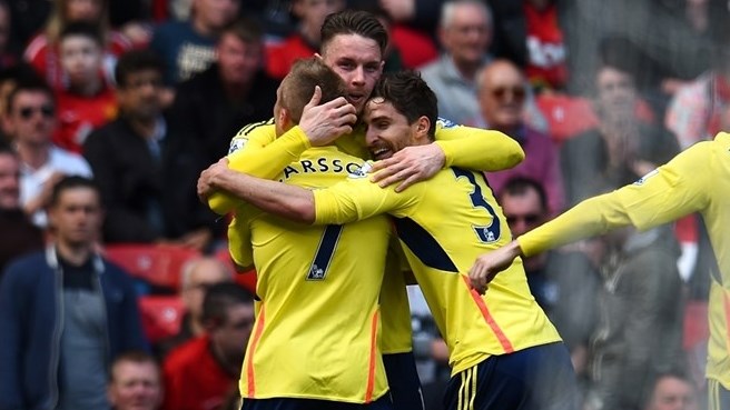 سباستین بنت لارسون|خوشحالی لارسن بعد از باز کردن دروازه منچستر