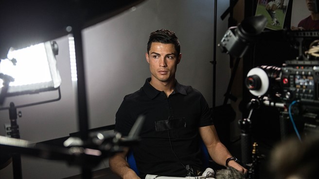 کریستیانو رونالدو|کریستیانو رونالدو برابر دوربین خبرنگاران سایت UEFA.com