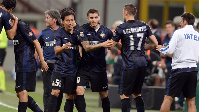 اینترمیلان|جشن بازیکنان اینتر بعد زده شدن گل سوم تیمشان توسط مائورو ایکاردی