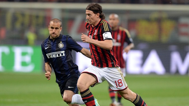 پالاسیو - ريكاردو مونتوليوو|رقابت میانه میدان بین پالاسیو و مونتولیوو برای گرفتن مالکیت توپ