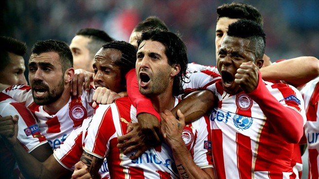 آلخاندرو دومینگز|شادمانی المپیکی ها پس از رسیدن به گل توسط آلخاندرو دومینگز در بازی برابر منچستریونایتد.