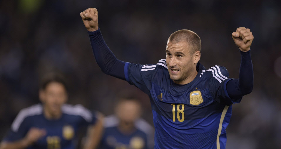 رودریگو سباستین پالاسیو|شادمانی رودریگو پالاسیو از آرژانتین بعد از گلزنی مقابل ترینداد و توباگو.