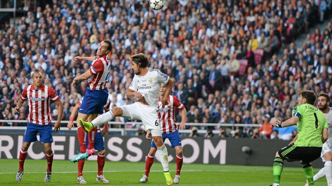 دیگو گودین|دیگو گودین برای باز کردن دروازه ی کاسیاس به هوا می پرد.