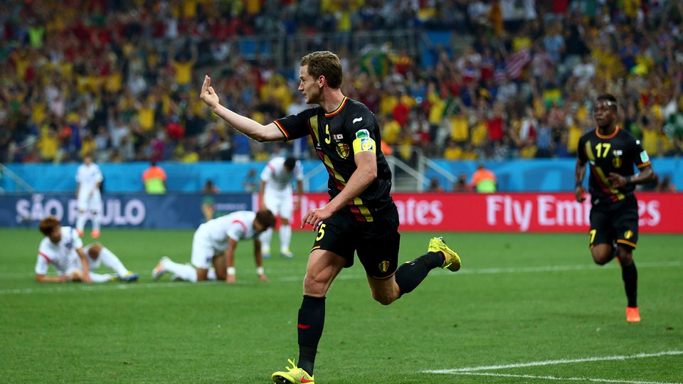 یان ویتونگِن|جشن یان ویتونگِن ، بازیکن بلژیک بعد از باز کردن دروازه کره جنوبی .