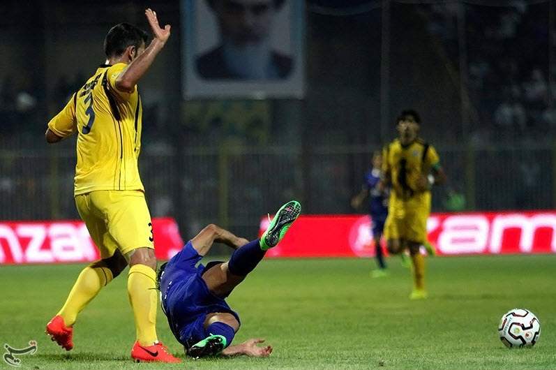 برخورد بازیکن نفت با حریف|نفت م سلیمان 0-2 استقلال/ لیگ برتر