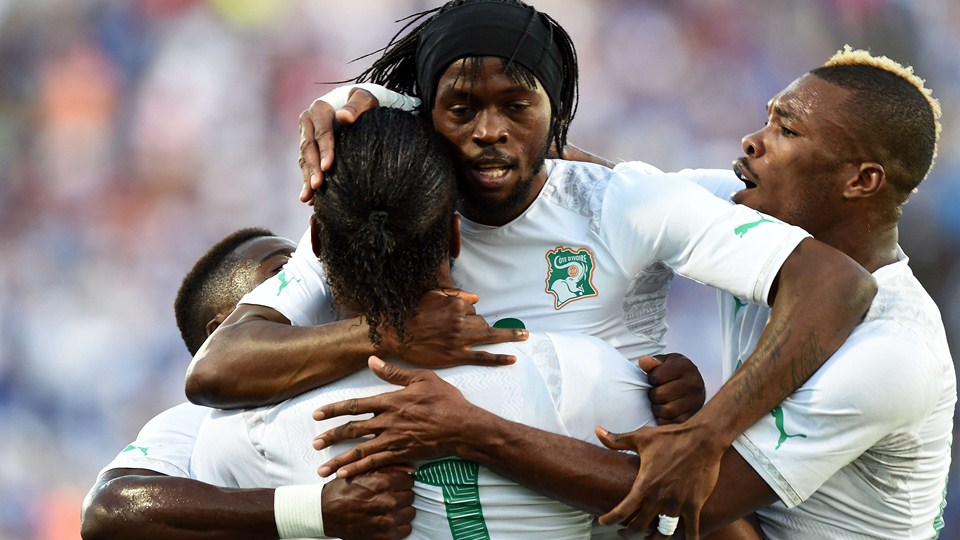 جروینهو - دروگبا|جشن بازیکنان ساحل عاج بعد از باز کردن دروازه السالوادور.