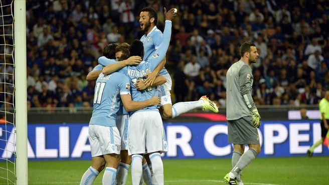 جوزپه بياوا|شادمانی بازیکنان لاتزیو بعد از گلزنی مقابل اینتر