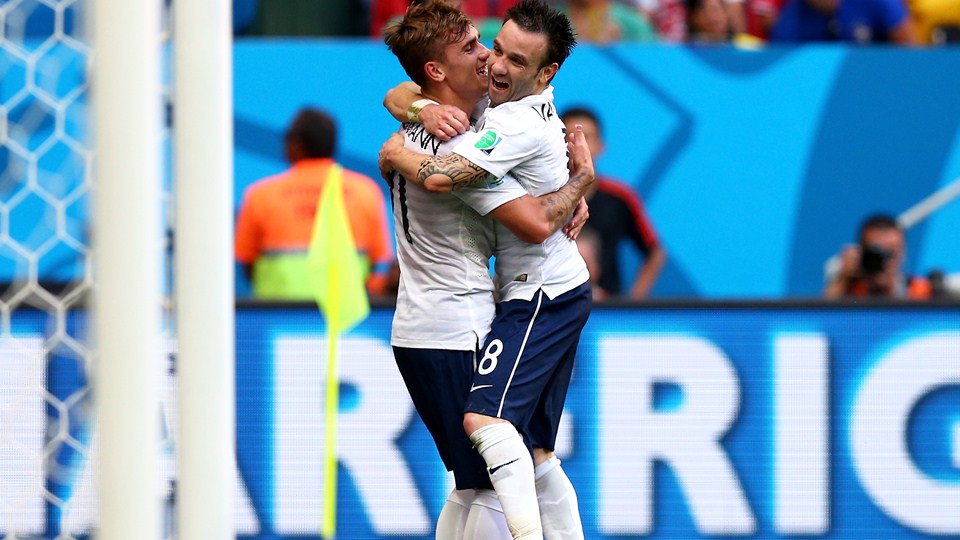 آنتوان گريزمان - والبوئنا|شادمانی آنتوان گريزمان همراه با والبوئنا.