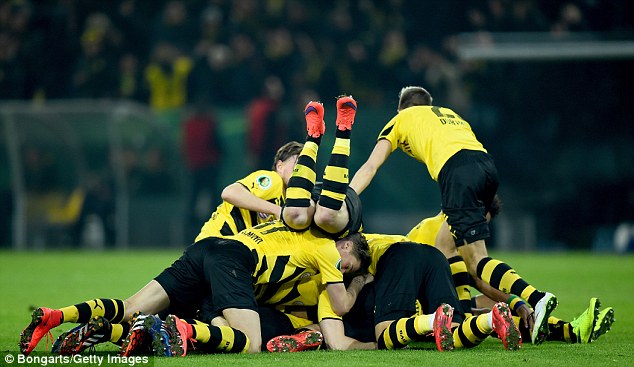 شادی بازیکنان دورتموند|بوروسيا دورتموند 3 - 2 هوفنهايم / جام حذفی