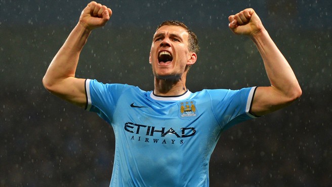 ادین ژکو|جشن ادین ژکو بعد از موفقیت در امر گلزنی مقابل استون ویلا