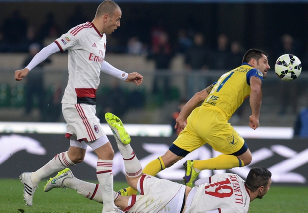 برخورد بازیکنان|کیه وو 0 - 0 میلان / سری آ