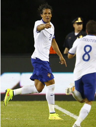 برونو ادواردو ریگوف آلوٍز|شادمانی برونو آلوز بعد از گلزنی مقابل مکزیم.