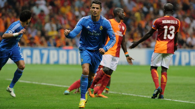 کریستیانو رونالدو|رونالدو با یک هت تریک برابر گالاتاسرای در بازی های گروهی لیگ قهرمانان اروپا کار این تیم را یکسره می کند.