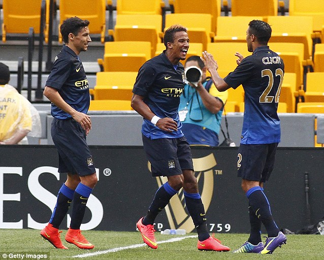 اسکات سینکلر|خوشحالی اسکات سینکلر ، بعد از گلزنی مقابل میلان.