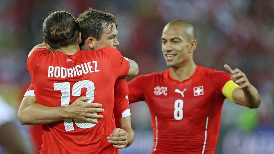 استفان لیختشتاینر|شادمانی بازیکنان سوئیس بعد از باز کردن دروازه پرو.