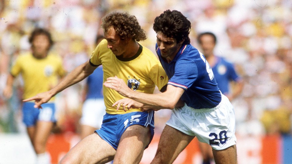 جام جهانی 1982|فالکائو از تیم برزیل با مقاومت پائولو روسی از تیم ایتالیا مواجه می شود. فینال جام جهانی 1982 اسپانیا. برزیل 2 – ایتالیا 3.