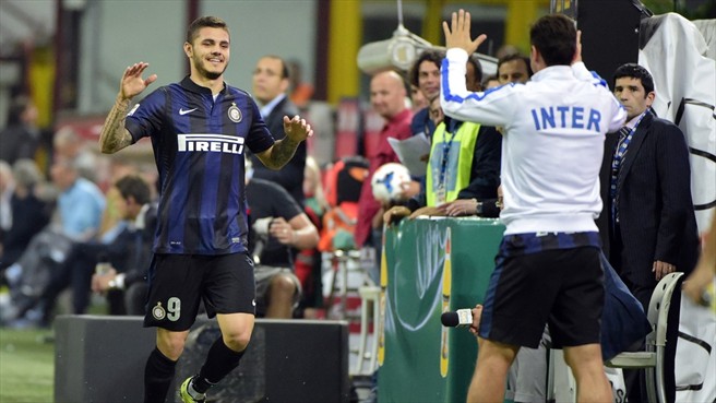 مائورو ایکاردی - خاویر زانتی|ایکاردی بعد از باز کردن دروازه لاتزیو خوشحالیش را با زانتی تقسیم کرد