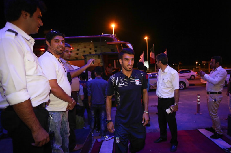 حسين ماهینی|حسین ماهینی در حال رفتن به فرودگاه