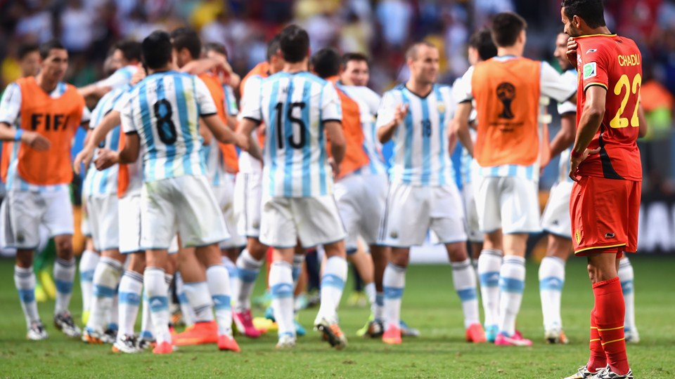 ناصر چادلی|نگاه ناصر چادلی ، به شادمانی بازیکنان تیم ملی آرژانتین بعد از پایان بازی مقابل بلژیک.