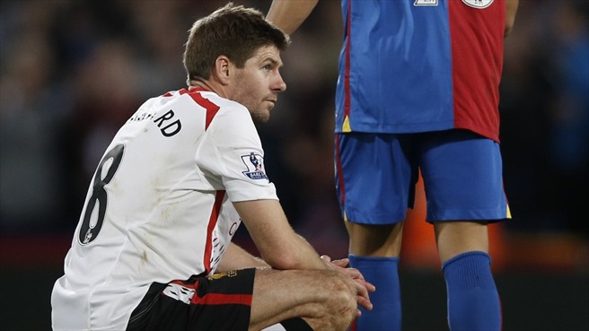 استیون جورج جرارد|نگاه معنی دار کاپیتان جرارد بعد از اتمام بازی و تقسیم کردن امتیاز بازی