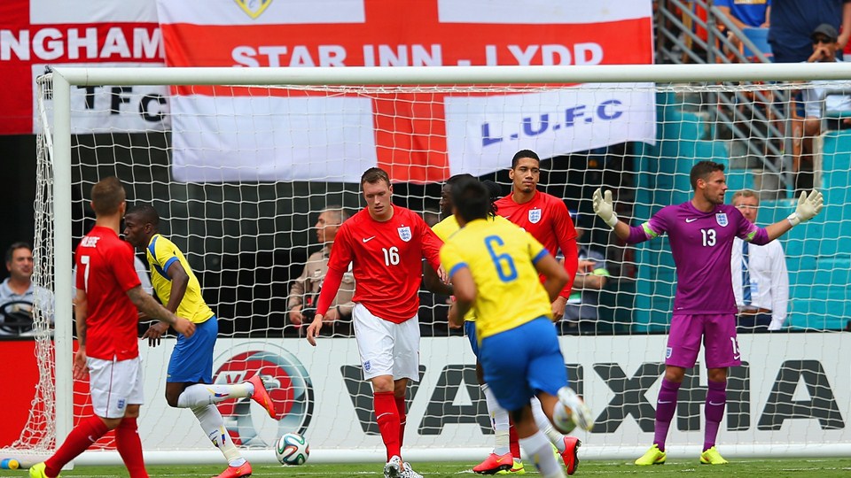 والنسیا|شادی بازیکنان اکوادور بعد از باز کردن دروازه انگلستان.