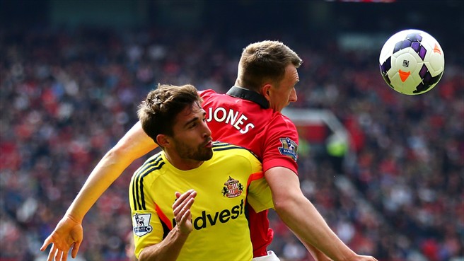 فابیو بورینی - فیل جونز|تلاش فیل جونز و بورینی برای گرفتن توپ