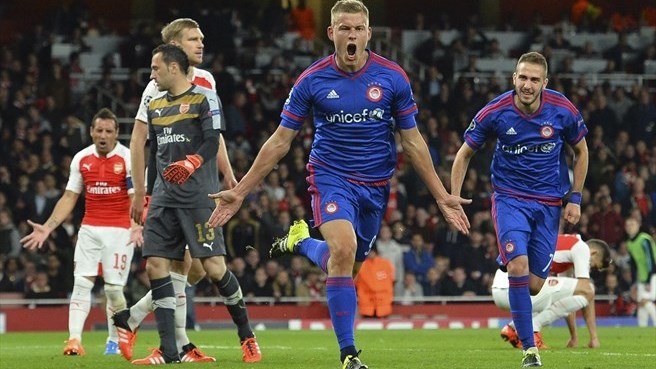 آلفرد فینبُگاسُن|آرسنال 2 - 3 المپیاکوس / لیگ قهرمانان