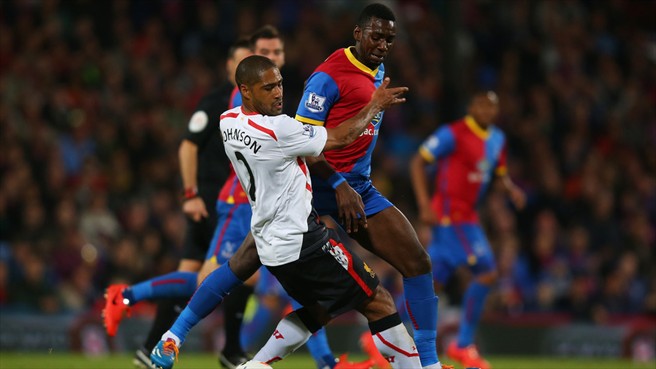 گِلِن جانسون - بولاسی|برخورد گلن جانسون با بولاسی برای گرفتن توپ